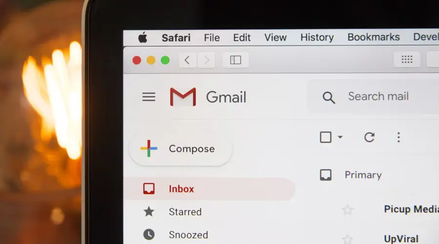 Caputa de tela mostra a paǵina de inbox do Gmail