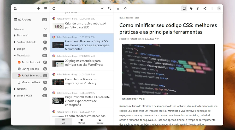 Captura de tela do NewsFlash com feed do blog belenos.me aberto