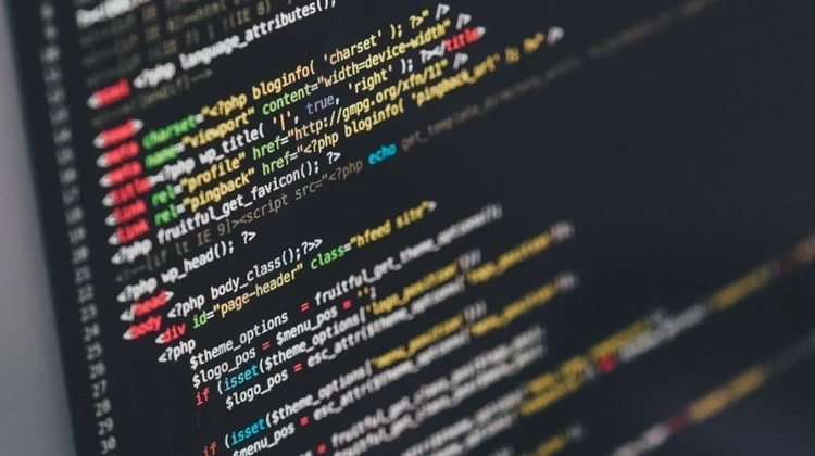 Tela de um editor de texto com código PHP aberto nele