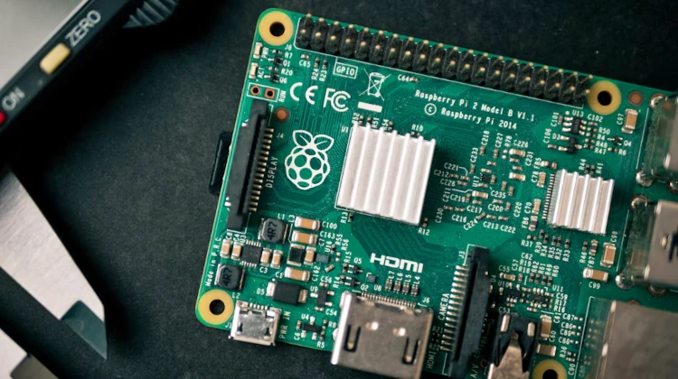Placa Raspberry Pi, um mini computador do tamanho de um cartão de crédito Raspberry Pi estreia na bolsa com forte valorização