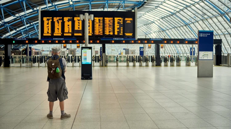 Apagão cibernético global afeta voos e serviços bancários